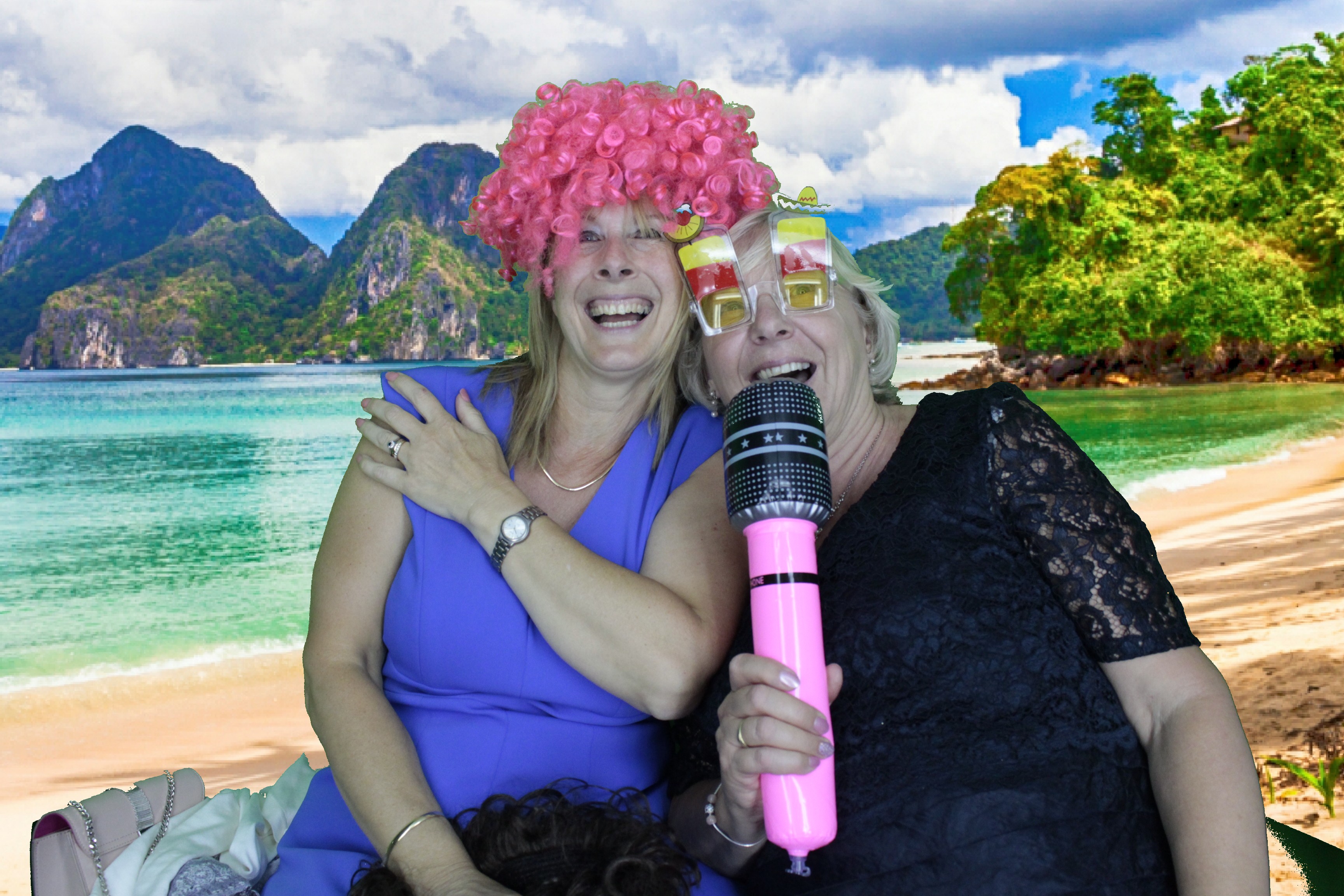 Mr & Mrs Brooks | View more photos from the event at gallery.myphotoboothexperience.co.uk/u/MyPhotoBoothExperienceLtd/Mr-Mrs-Brooks